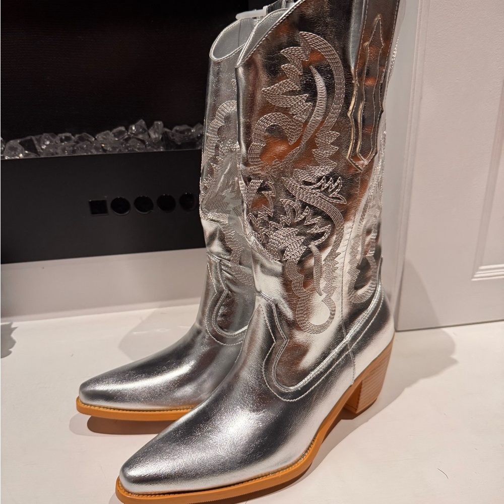 Silver Heeled Cowboy Boots with Western Embroidery